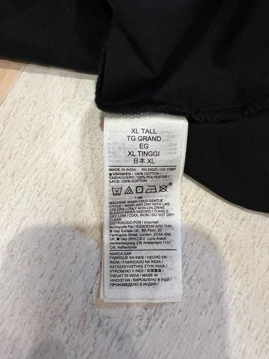 GAP Black Sleeveless Embroidered Yoke Blouse - Picture 7 of 7